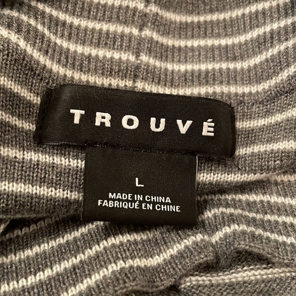 Trouve’ Cold Shoulder Long Line Gray Striped Tunic Mock Turtleneck Sweater Large - Picture 11 of 12